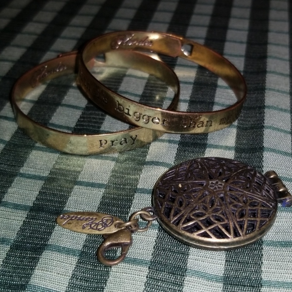 PLUNDER BRACELETS AND PENDANT
